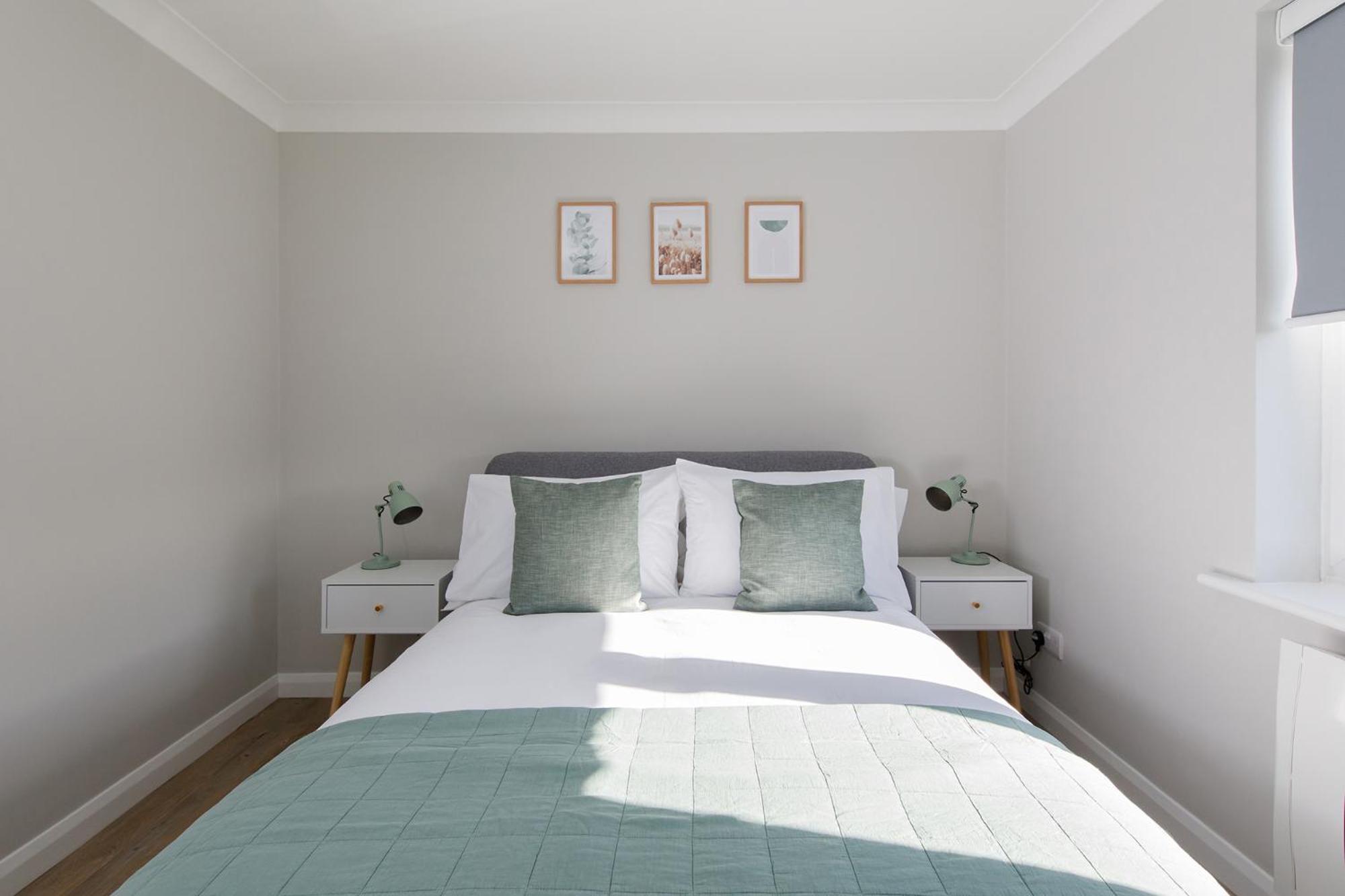 Little Blue By The Butler Collection Apartman Chichester Kültér fotó